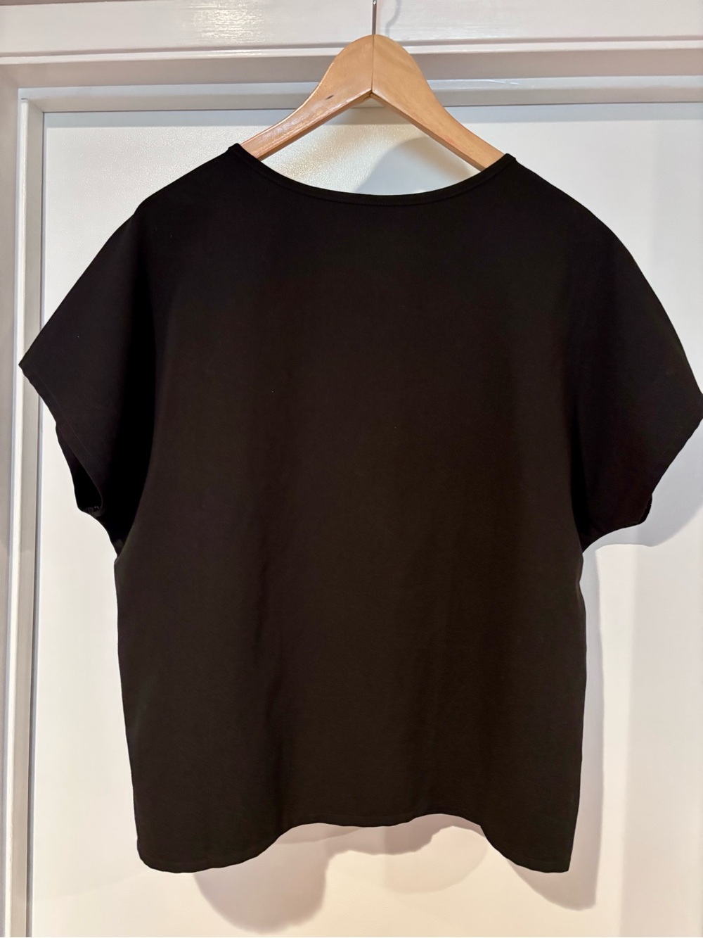 Women’s Figs Arua Relaxed Scrub Top, Medium, Black - Picture 3 of 3